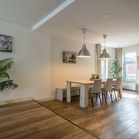 Lobby Apartment *